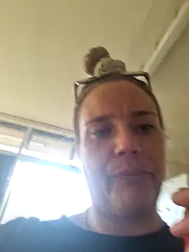 Snapshot of Off_the_Lesh chatting on December 17, 2025, 7:31 pm Off the Lesh online show from December 17, 2025, 7:31 pm