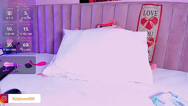 Snapshot of RolyLoren chatting on February 20, 2025, 3:45 am RolyLoren online show from February 20, 2025, 3:45 am