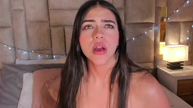 Snapshot of SofiScott_ chatting on January 22, 2025, 11:32 pm SofiScott online show from January 22, 2025, 11:32 pm