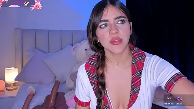 Snapshot of SofiScott_ chatting on September 27, 2025, 11:32 pm SofiScott online show from September 27, 2025, 11:32 pm