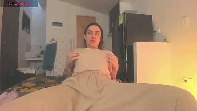 mariiahneedles online show from June 26, 2026, 11:20 pm