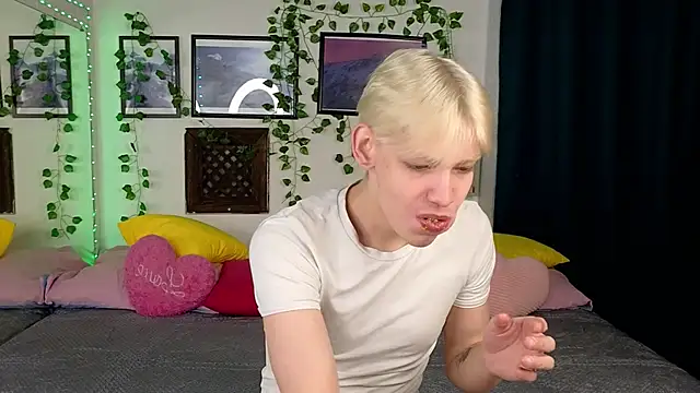 Snapshot of Nick_Win chatting on February 4, 2025, 10:10 am Nick Win online show from February 4, 2025, 10:10 am