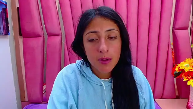 Snapshot of Cameron_cutte chatting on February 12, 2025, 2:45 am Cameron cutte online show from February 12, 2025, 2:45 am