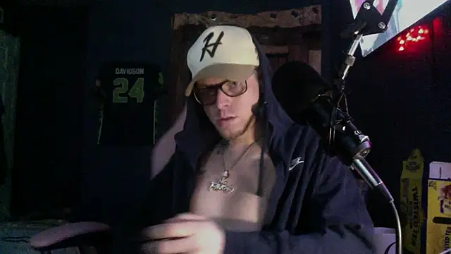 Snapshot of traejddd chatting on June 3, 2026, 8:36 pm traejddd online show from June 3, 2026, 8:36 pm
