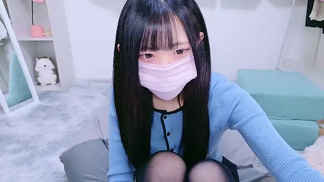 Snapshot of Suzu_ch_xx chatting on December 4, 2024, 2:26 pm Suzu ch xx online show from December 4, 2024, 2:26 pm