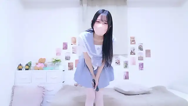 Snapshot of Suzu_ch_xx chatting on November 30, 2025, 1:15 pm Suzu ch xx online show from November 30, 2025, 1:15 pm