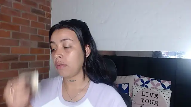 Snapshot of salome__hills1 chatting on June 11, 2026, 12:32 am salome hills1 online show from June 11, 2026, 12:32 am