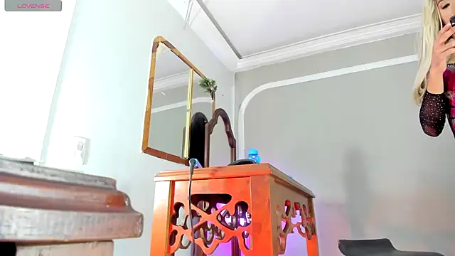 Jimena Grey online show from October 19, 2025, 6:03 am