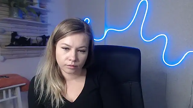 holly xglam online show from December 19, 2024, 6:34 am