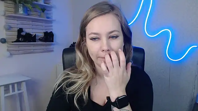 holly xglam online show from January 2, 2025, 6:18 am