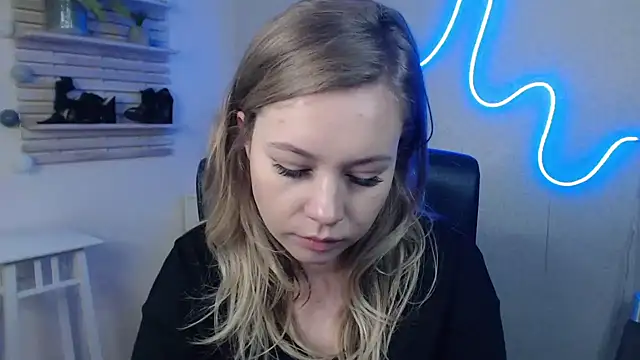 holly xglam online show from January 2, 2025, 10:16 am