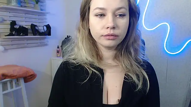 holly xglam online show from January 15, 2025, 4:15 am