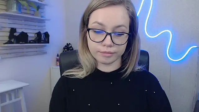 holly xglam online show from January 22, 2025, 9:24 am