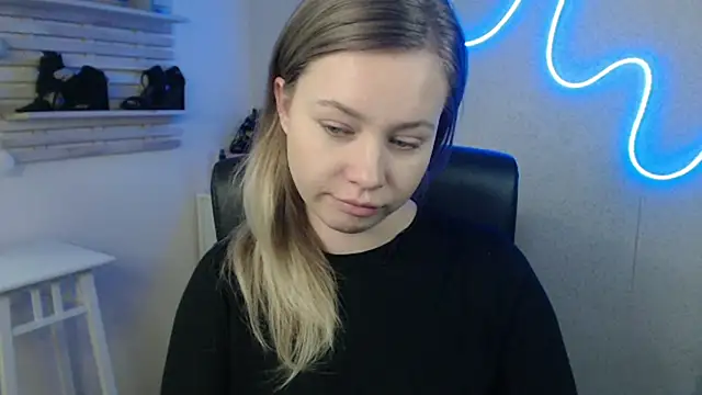 holly xglam online show from February 10, 2025, 7:47 am