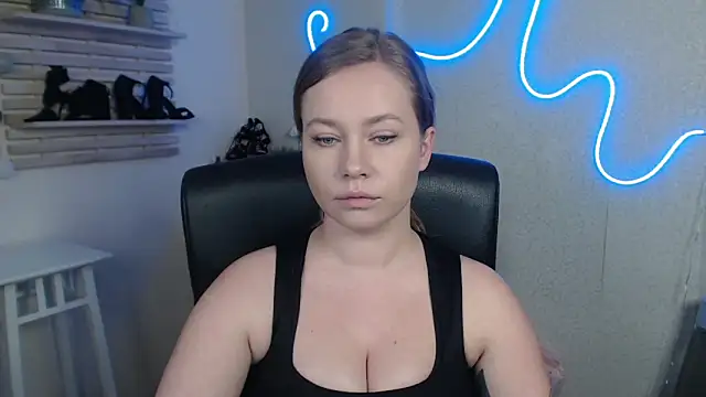 holly xglam online show from February 27, 2025, 3:25 am