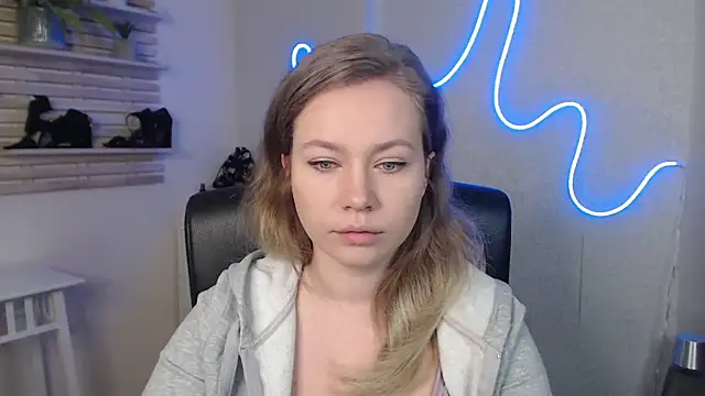 holly xglam online show from March 6, 2025, 12:54 am