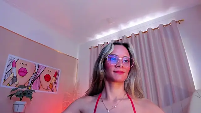 Snapshot of SkiinnyAna chatting on February 2, 2025, 7:25 pm SkiinnyAna online show from February 2, 2025, 7:25 pm