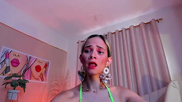 Snapshot of SkiinnyAna chatting on February 3, 2025, 7:42 pm SkiinnyAna online show from February 3, 2025, 7:42 pm