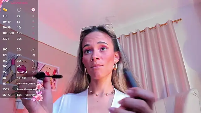 Snapshot of SkiinnyAna chatting on February 10, 2025, 7:38 pm SkiinnyAna online show from February 10, 2025, 7:38 pm