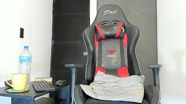 Snapshot of sergiio_mesa27 chatting on February 20, 2025, 11:10 pm sergiio mesa27 online show from February 20, 2025, 11:10 pm