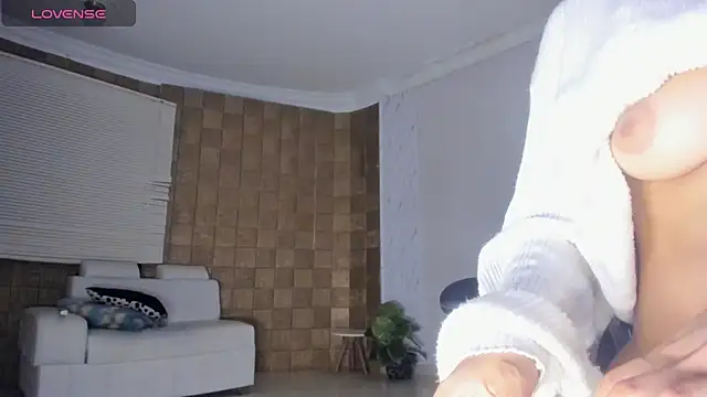 Lissalittlee online show from November 17, 2025, 8:03 pm