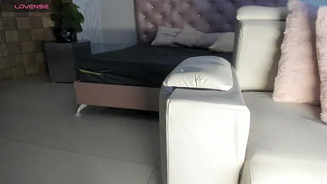 Lissalittlee online show from April 26, 2026, 7:44 pm