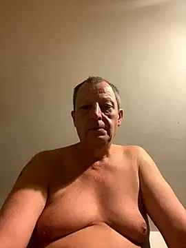 Snapshot of chubbybear2cum chatting on September 15, 2025, 12:10 am chubbybear2cum online show from September 15, 2025, 12:10 am