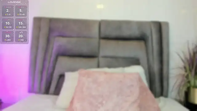 sophiee smith online show from September 12, 2025, 11:32 am