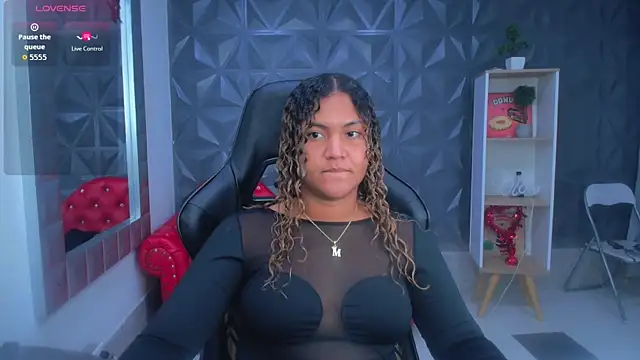 Cristal War online show from November 25, 2025, 11:27 pm