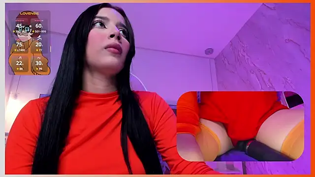 Snapshot of SweetieCloe_ chatting on May 17, 2026, 8:49 pm SweetieCloe online show from May 17, 2026, 8:49 pm