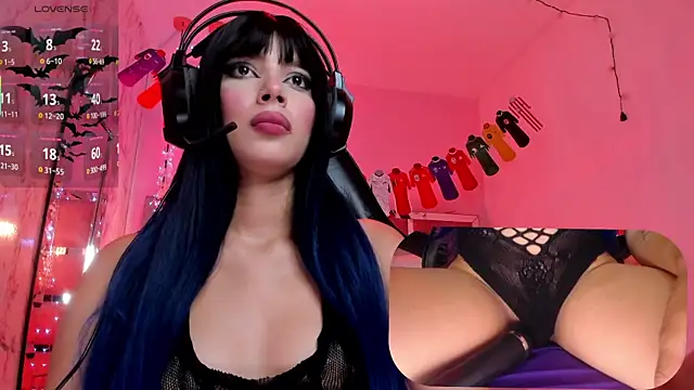 Snapshot of SweetieCloe_ chatting on July 15, 2026, 1:49 pm SweetieCloe online show from July 15, 2026, 1:49 pm