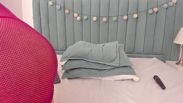 ChannelFox   online show from February 19, 2025, 10:09 pm