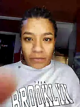 Snapshot of Selket11 chatting on February 10, 2025, 9:36 pm Selket11 online show from February 10, 2025, 9:36 pm