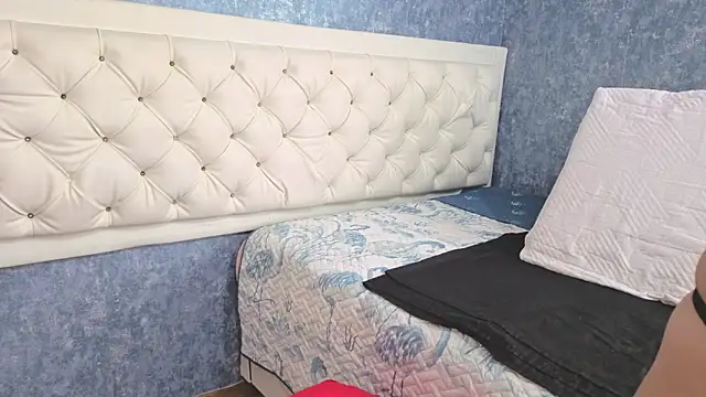 bianca milfsexy online show from February 7, 2026, 8:01 pm