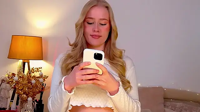 JuliaJaee online show from January 10, 2025, 7:54 pm