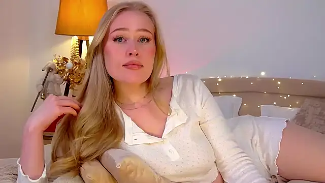 Snapshot of JuliaJaee chatting on January 11, 2025, 11:24 pm JuliaJaee online show from January 11, 2025, 11:24 pm