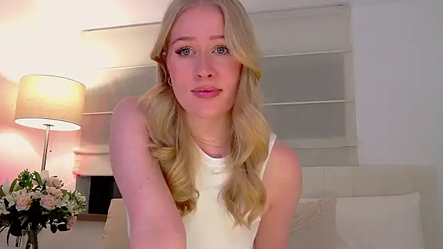 Snapshot of JuliaJaee chatting on October 27, 2025, 6:34 pm JuliaJaee online show from October 27, 2025, 6:34 pm