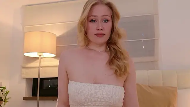 JuliaJaee online show from June 16, 2026, 3:58 pm