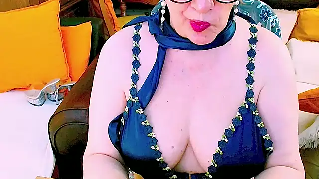 Snapshot of GattonaBiondona chatting on June 21, 2026, 8:17 am GattonaBiondona online show from June 21, 2026, 8:17 am