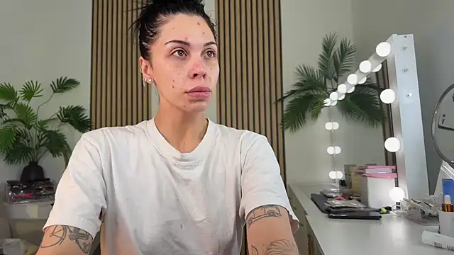 Snapshot of NattyFierros chatting on October 15, 2025, 5:35 pm NattyFierros online show from October 15, 2025, 5:35 pm