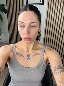 Snapshot of NattyFierros chatting on October 30, 2025, 9:04 pm NattyFierros online show from October 30, 2025, 9:04 pm