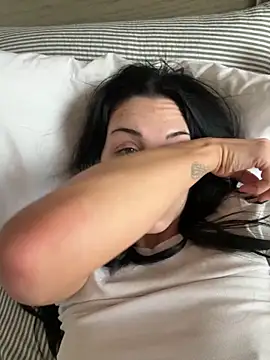 Snapshot of NattyFierros chatting on November 5, 2025, 4:40 pm NattyFierros online show from November 5, 2025, 4:40 pm