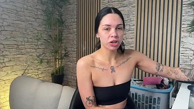 NattyFierros online show from December 18, 2025, 8:48 pm