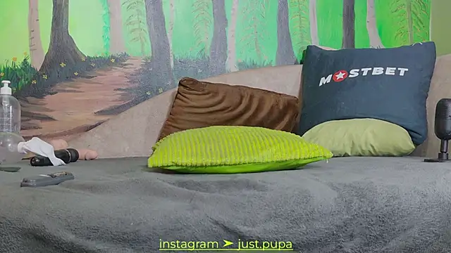 Snapshot of Pinkypupa-Love chatting on January 8, 2025, 1:21 am Pinkypupa-Love online show from January 8, 2025, 1:21 am