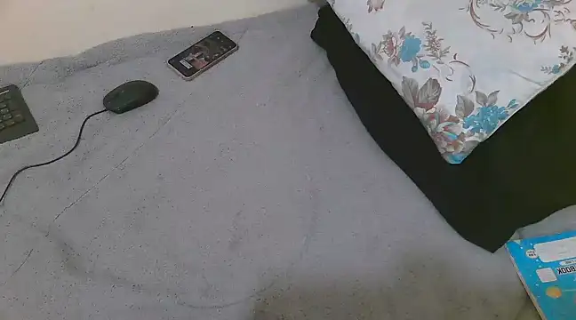 lella-0 online show from March 1, 2025, 10:02 am