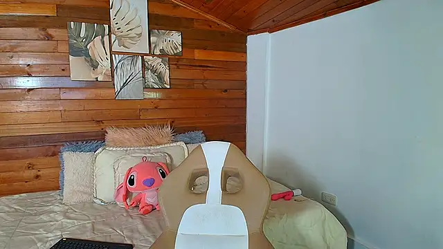 amber curly online show from March 18, 2026, 7:50 pm