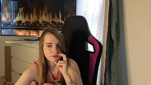 Snapshot of EvieRoseex chatting on June 19, 2026, 10:30 am EvieRoseex online show from June 19, 2026, 10:30 am