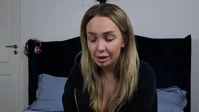 Snapshot of AnnaMaee chatting on November 19, 2025, 8:31 pm AnnaMaee online show from November 19, 2025, 8:31 pm