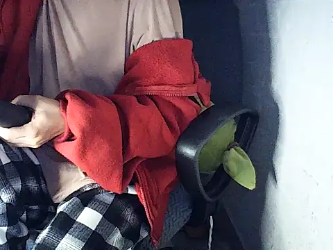 Snapshot of Haralushiaaax chatting on December 16, 2025, 1:21 am Haralushiaaax online show from December 16, 2025, 1:21 am