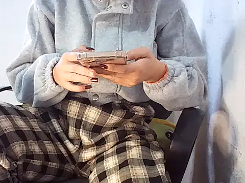 Snapshot of Haralushiaaax chatting on December 23, 2025, 1:14 am Haralushiaaax online show from December 23, 2025, 1:14 am